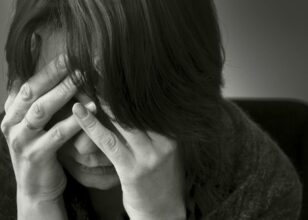 افسردگی چیست؟ علائم، نشانه ها و درمان