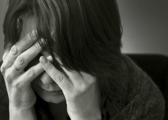 افسردگی چیست؟ علائم، نشانه ها و درمان