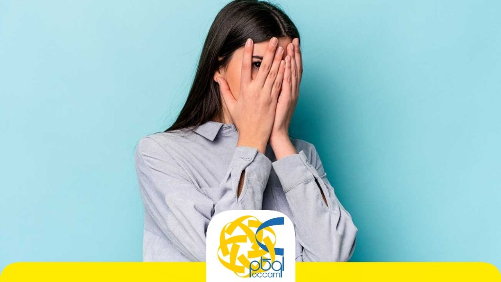 زن از علائم پنیک وحشت دارد.